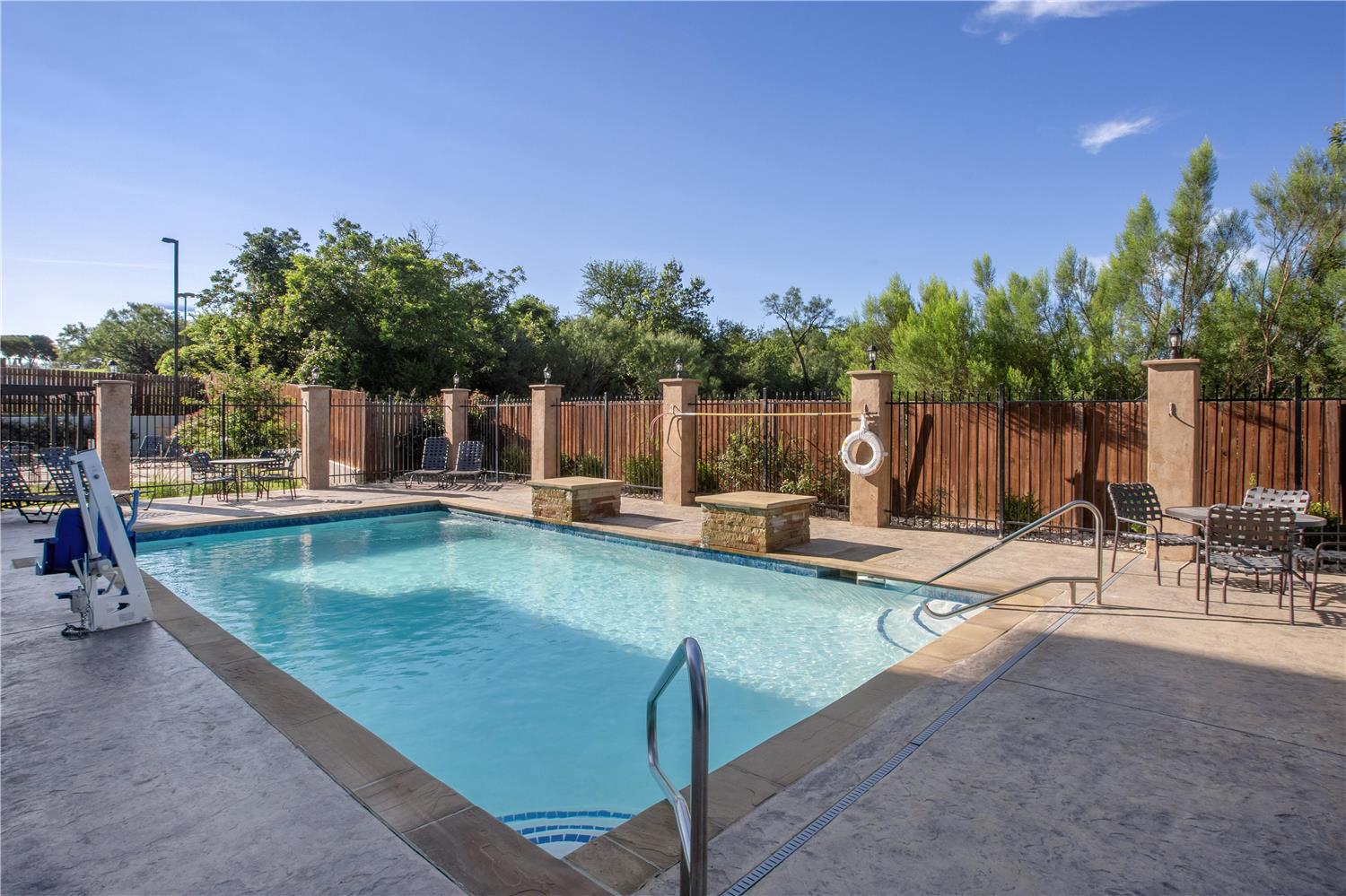 Best Western Plus Lampasas Inn and Suites 4/36