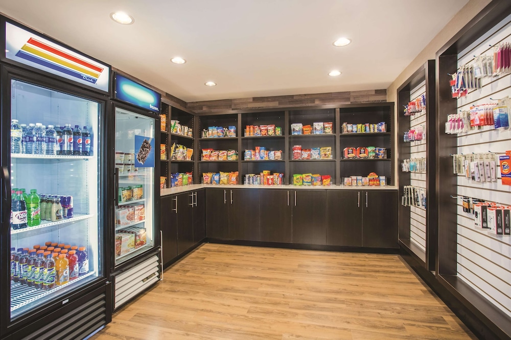 La Quinta Inn & Suites by Wyndham Ely 26/42