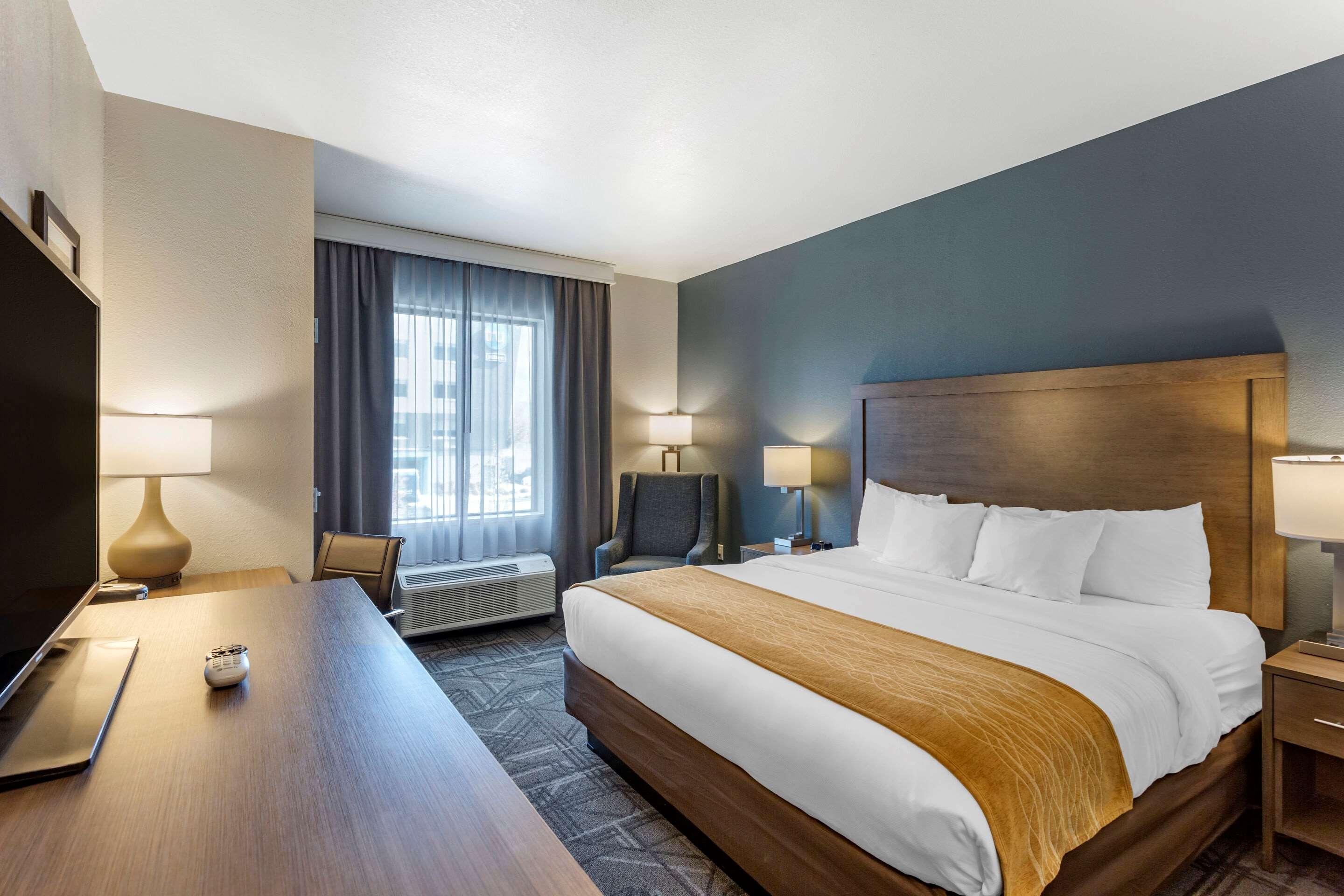 ROOM, KING BED