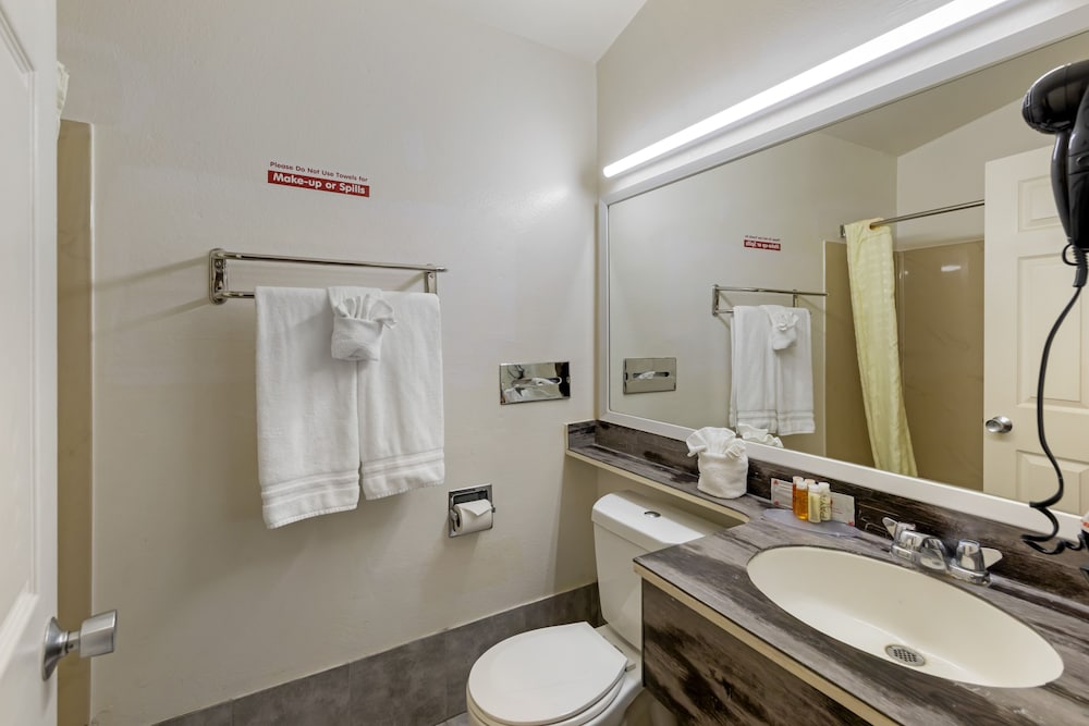 Anaheim Discovery Inn Suites 67/68