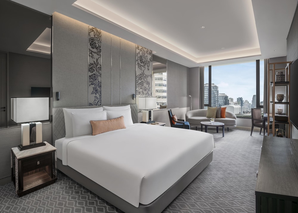 EXECUTIVE, SUITE