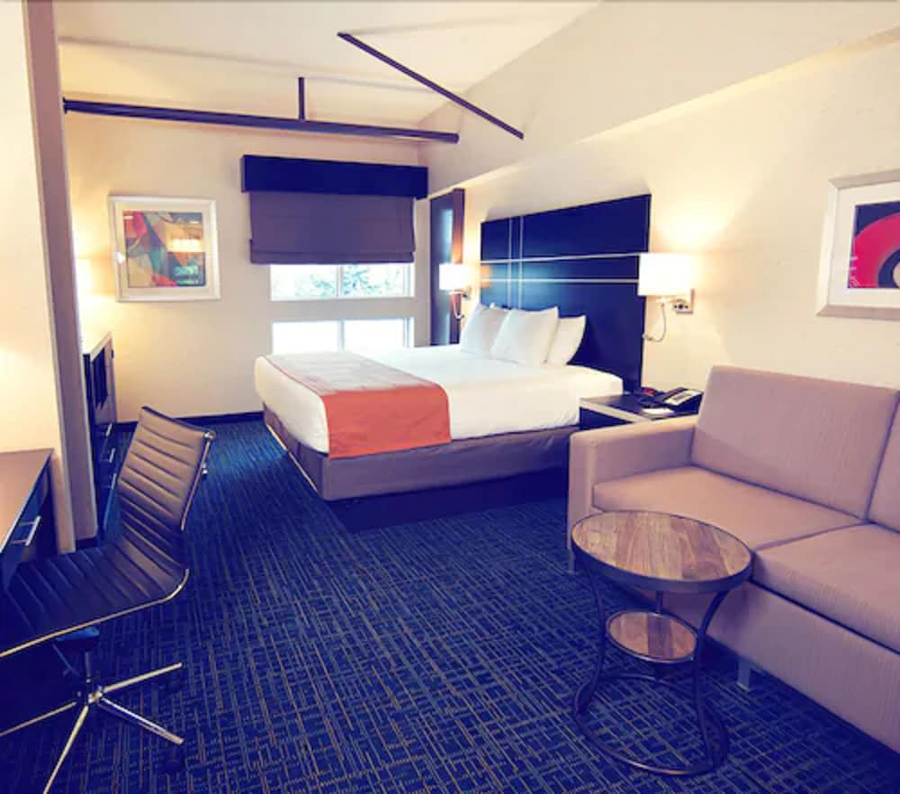 WAREHOUSE HOTEL 26/41