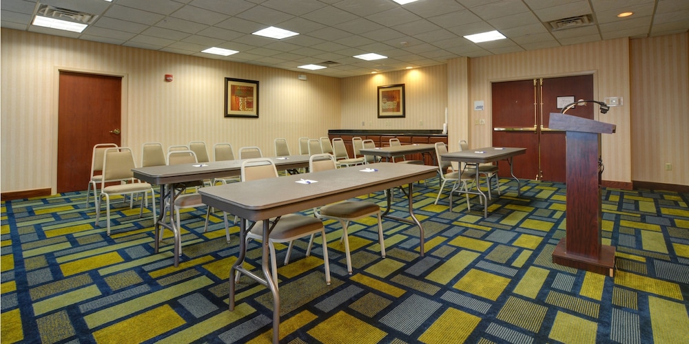 Holiday Inn Express & Suites Midwest City, an IHG Hotel 52/62