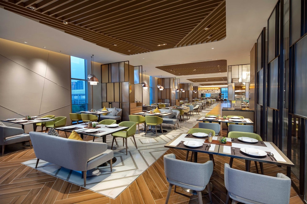 Holiday Inn Wuxi Central Station 40/56