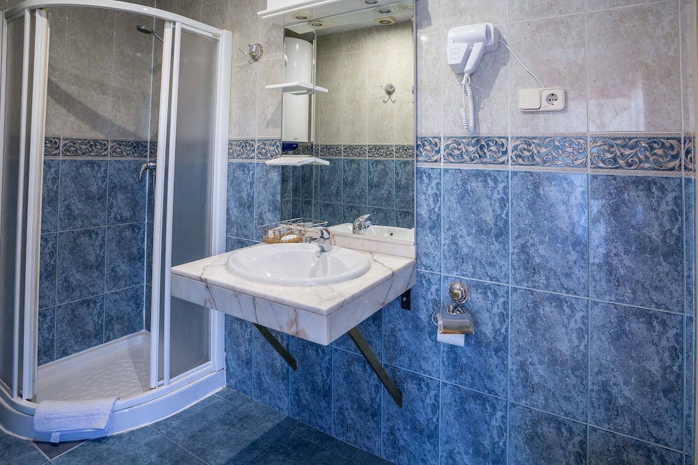 Hostal Gran Via 38/40