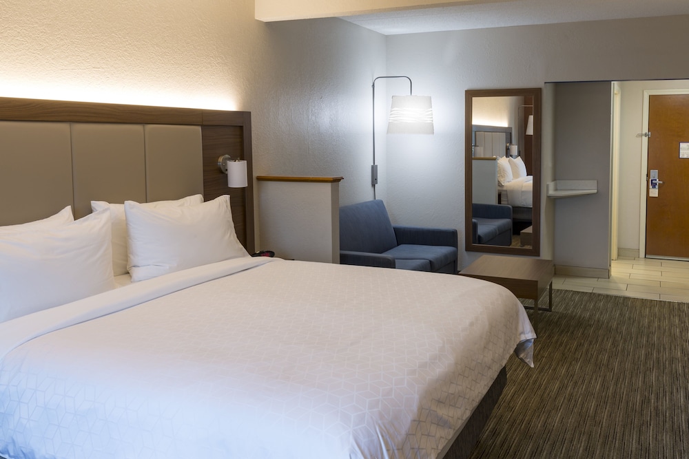 Holiday Inn Express & Suites Louisville South-Hillview, an IHG Hotel 12/55