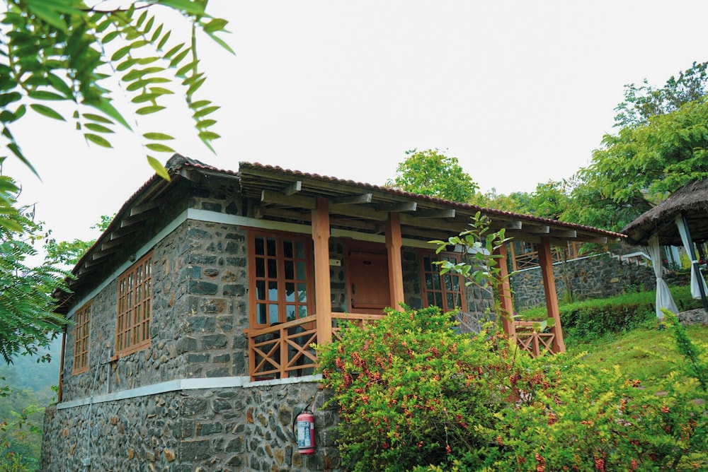 Zac's Valley Resort 3/48