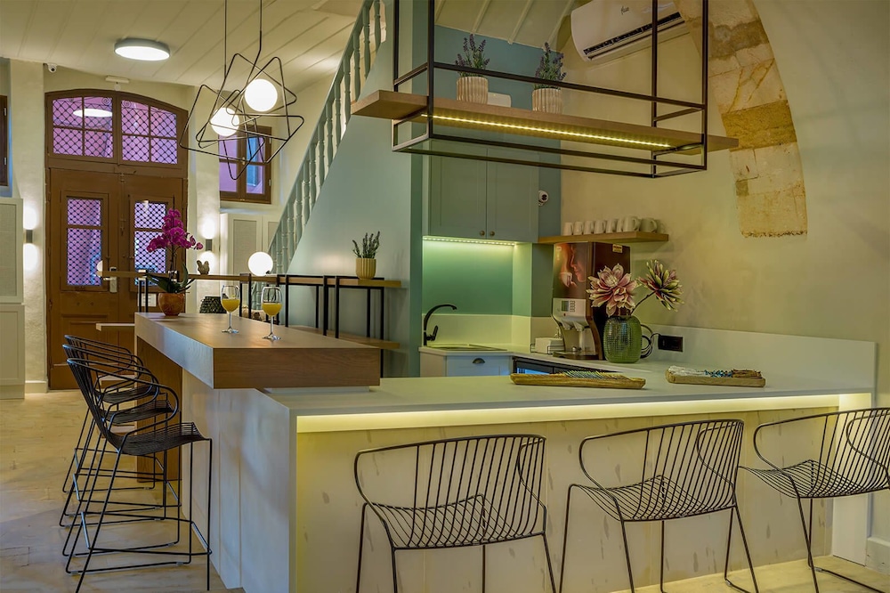 Contessa Boutique Hotel 56/65