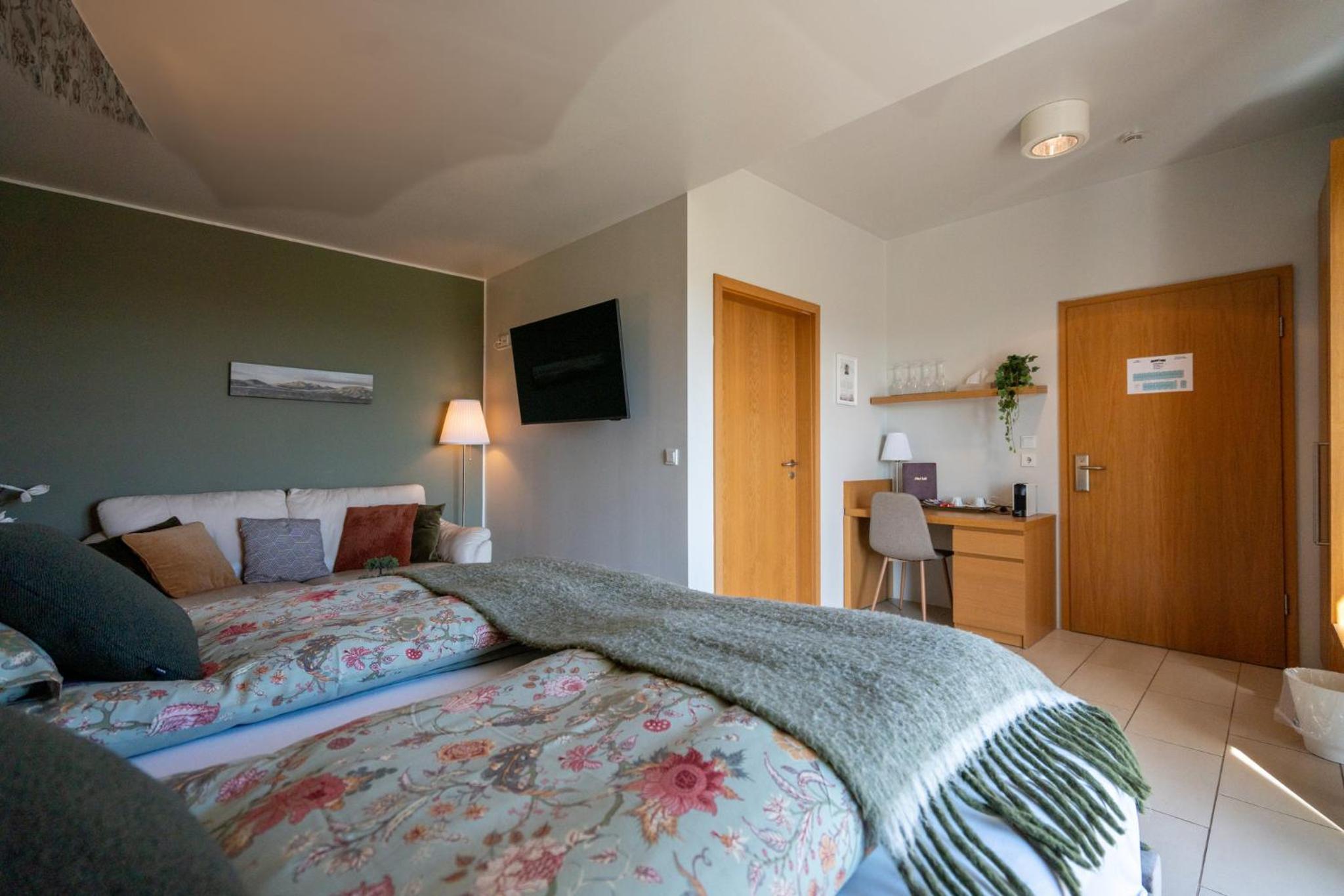 Junior Suite, Queen Bed, Terrace