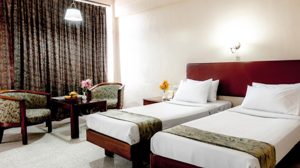WOODLANDS HOTEL 16/50