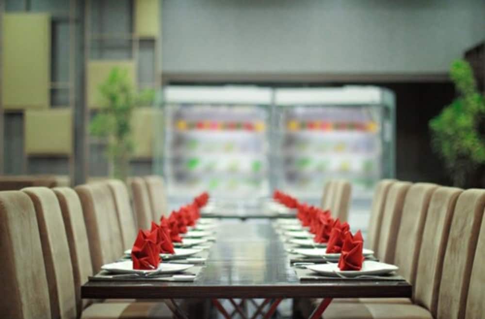 Platinum Balikpapan Hotel Convention Hall 53/64