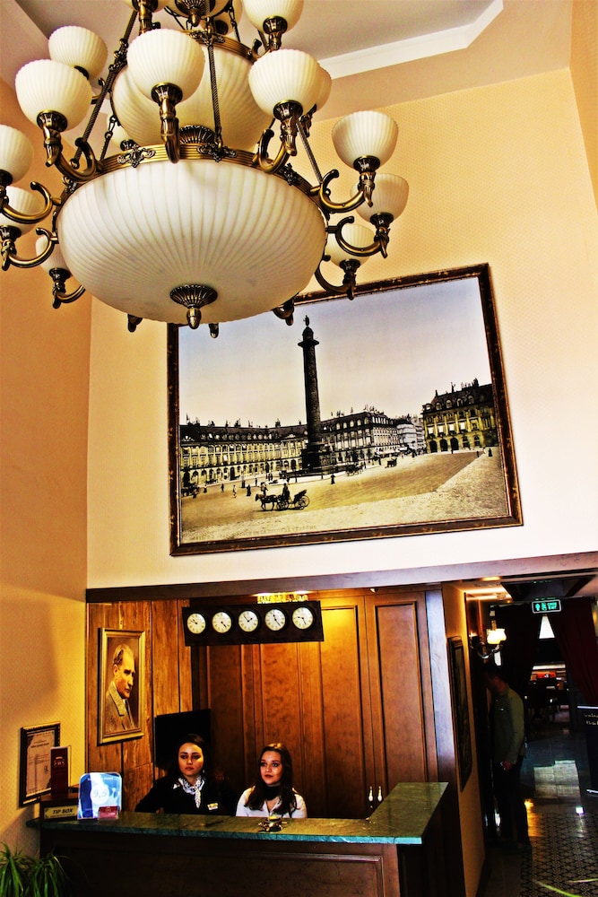 Vendome Hotel 5/46
