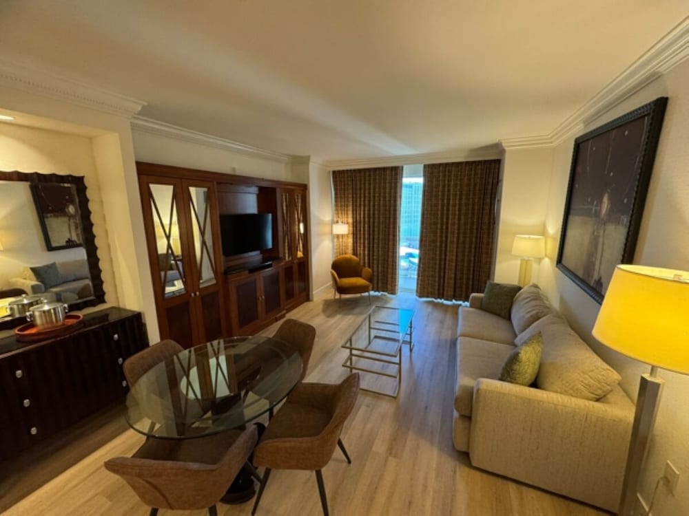 Luxury Suites International At The Signature 43/71