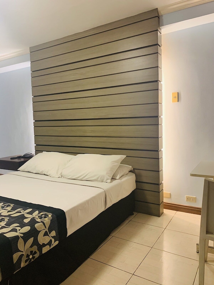 Jupiter Suites 14/50