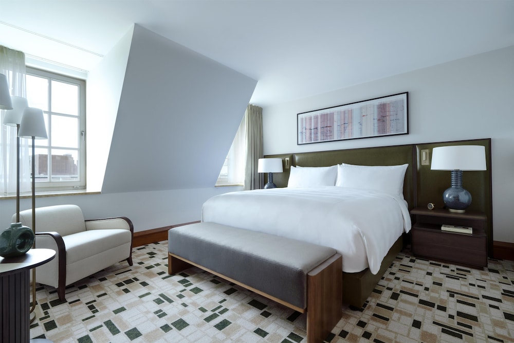 DELUXE, STUDIO, KING BED
