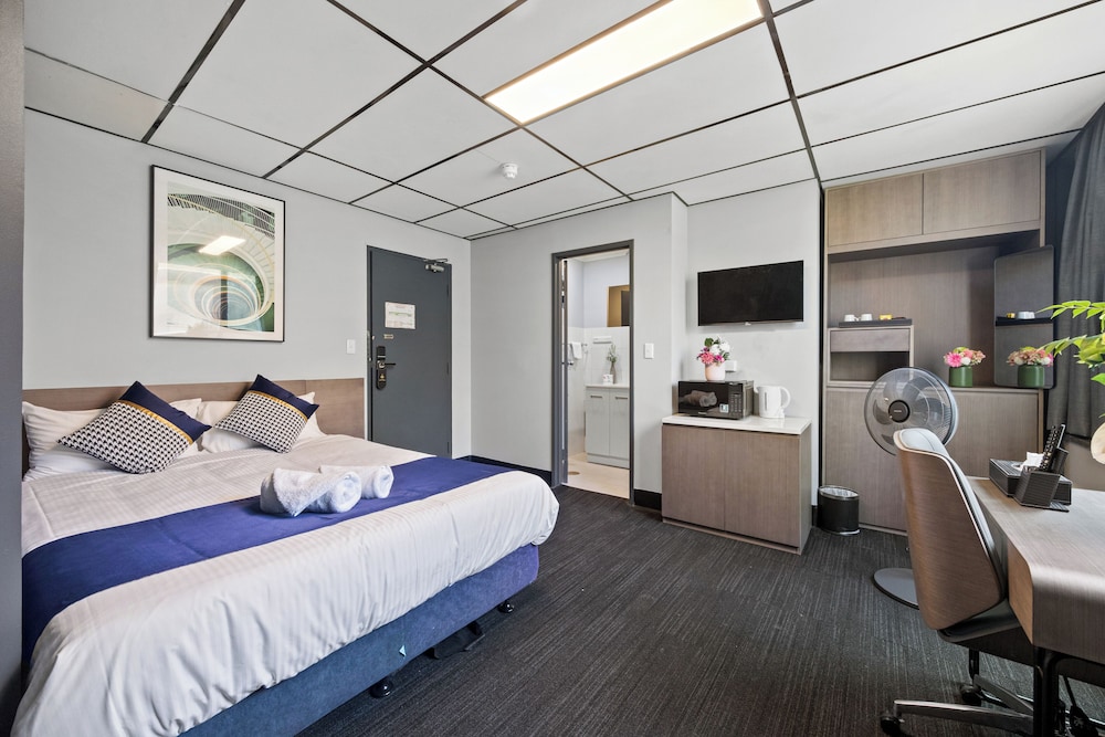 PREMIUM, QUEEN BED