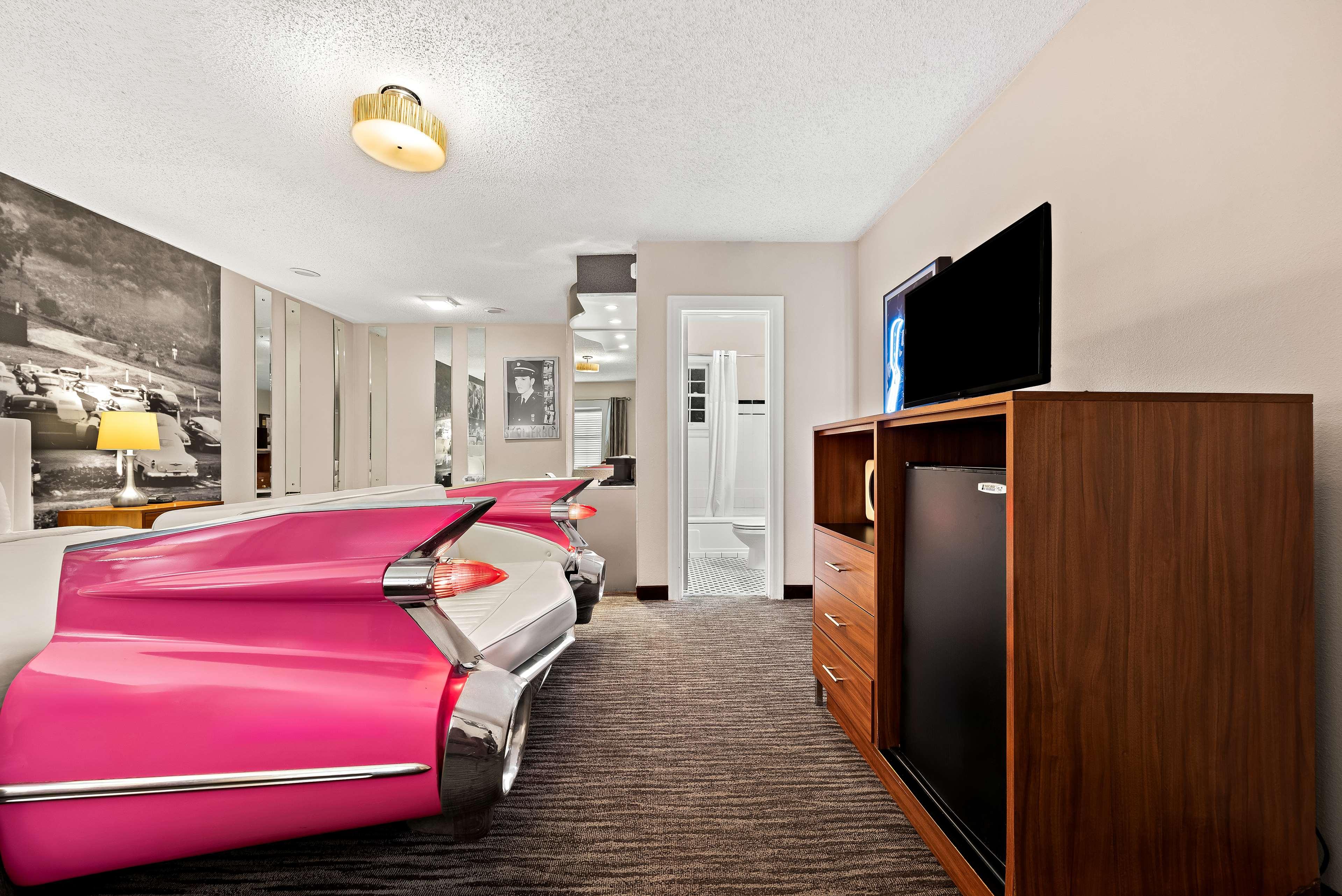 Theme, Suite, King Bed, Jetted Tub, Elite Floor
