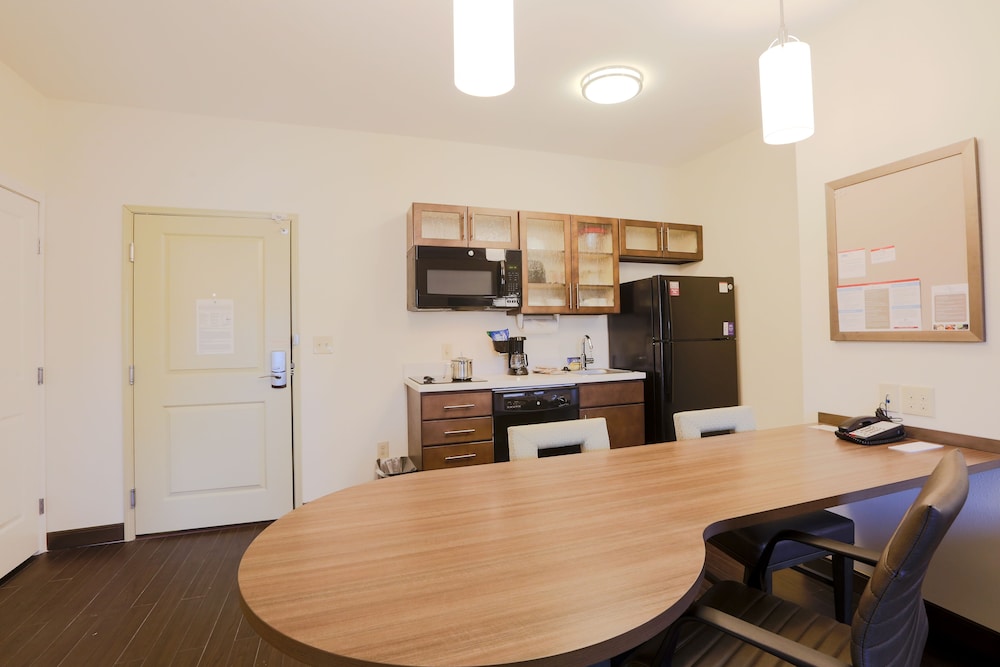 Candlewood Suites Auburn 40/44