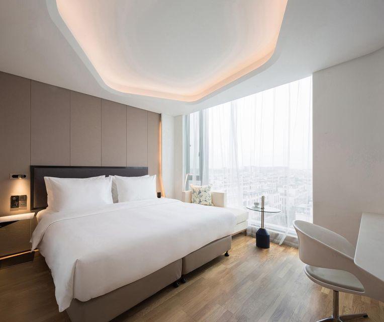 Smart, Superior, King Bed