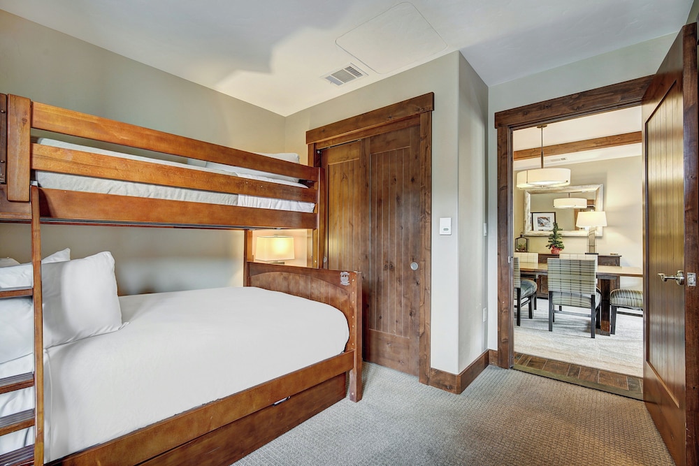 4 Bedrooms, Condominium, Condo, Platinum, King Bed, 3 Queen Beds, Sofa، One Ski Hill Place A Rockresort 5/10