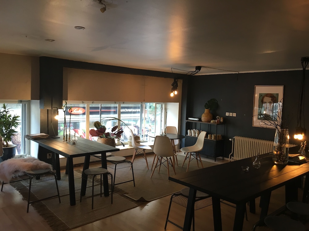 Morris Hotel 27/34