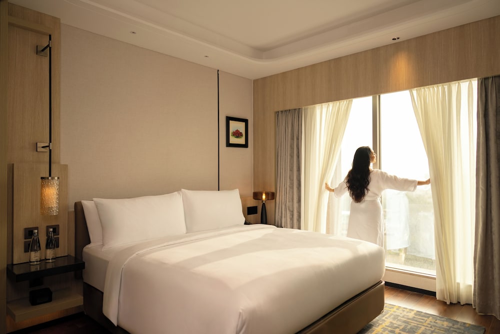 Oakwood Premier Prestige Ub City Bangaluru 16/55