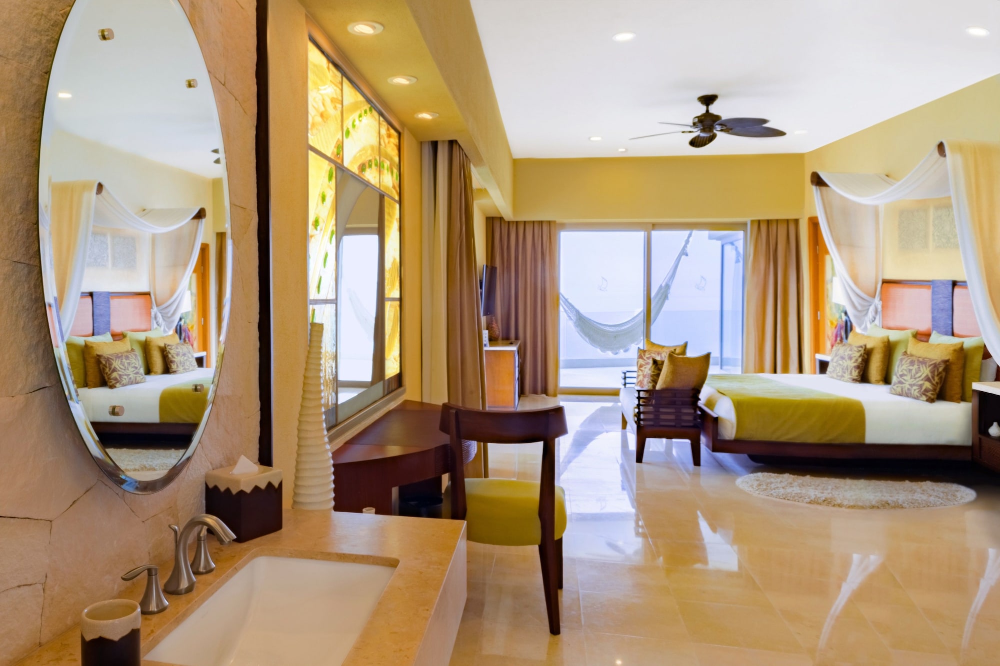 2 BEDROOMS, PANORAMIC, SUITE