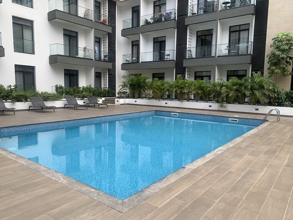 Embassy Gardens Premier Suites 6/50