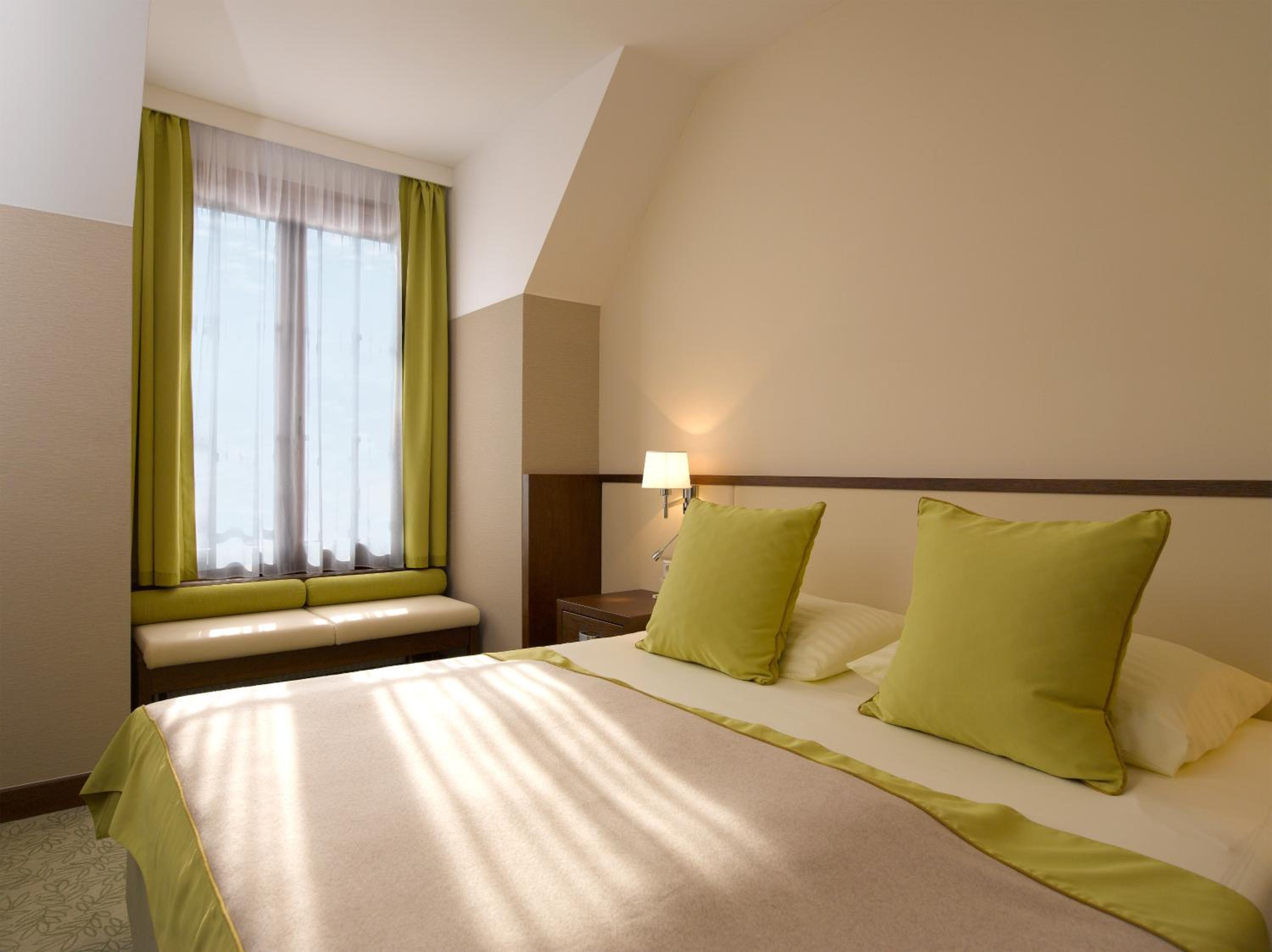 Classic, Double Bed, Lake Side