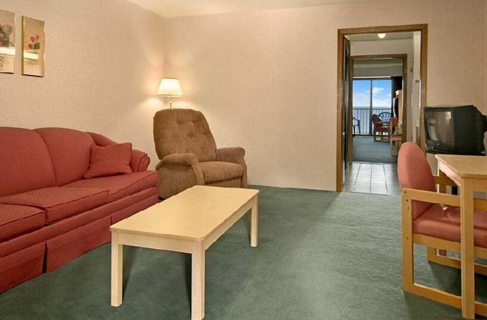 AmericInn by Wyndham Saint Ignace 33/56