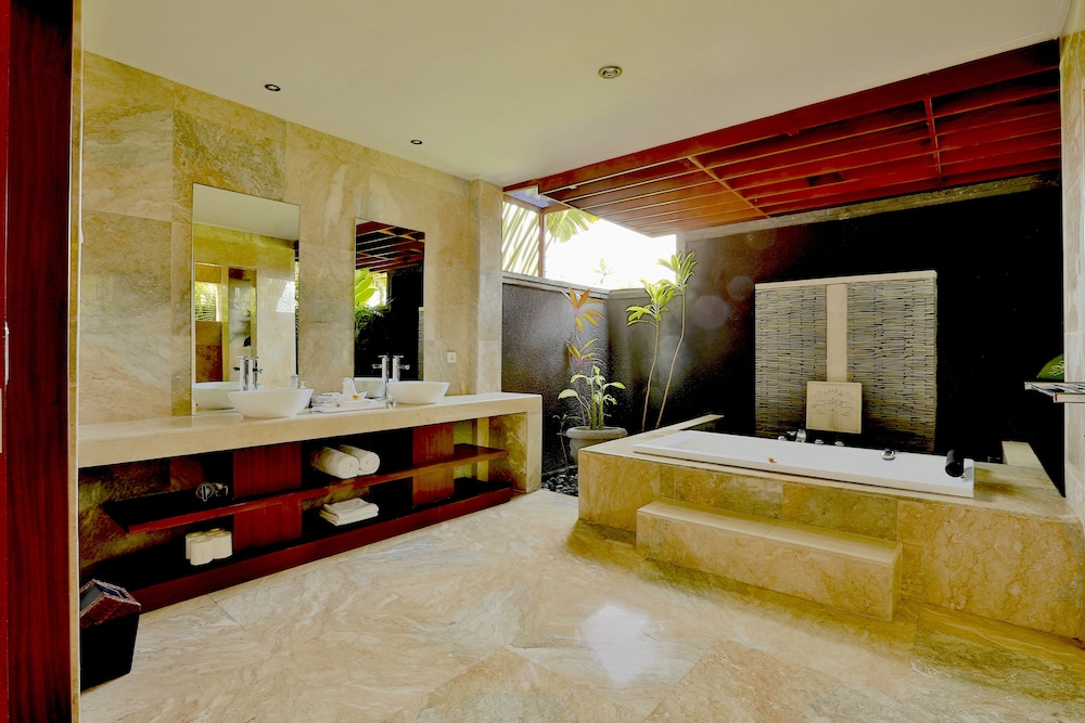 Amore Villas 13/43