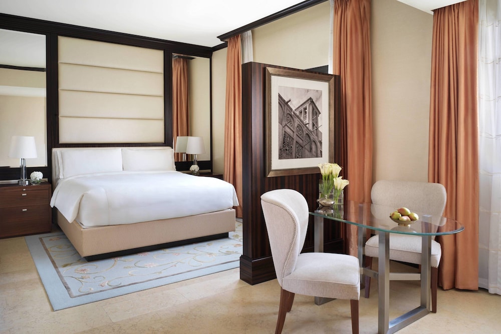 The Ritz Carlton Abu Dhabi Grand Canal 13/63