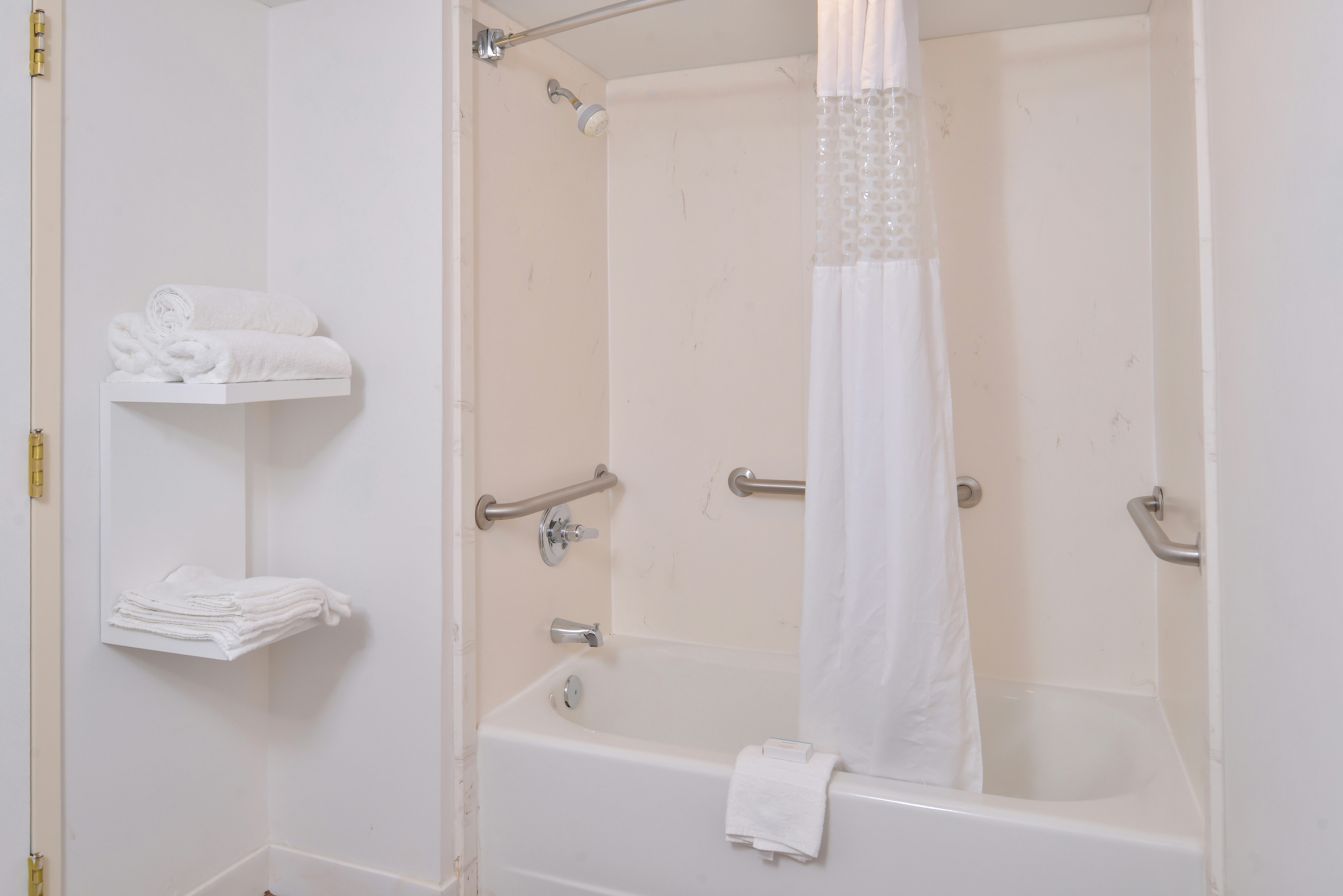 غرفة بسرير كينج لذوي الإعاقة، Hampton Inn Greensboro-East 3/3