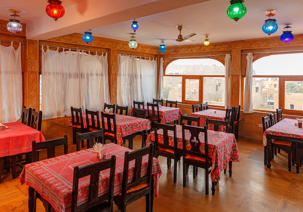 Vista Rooms at Patwa Haveli Road 53/63
