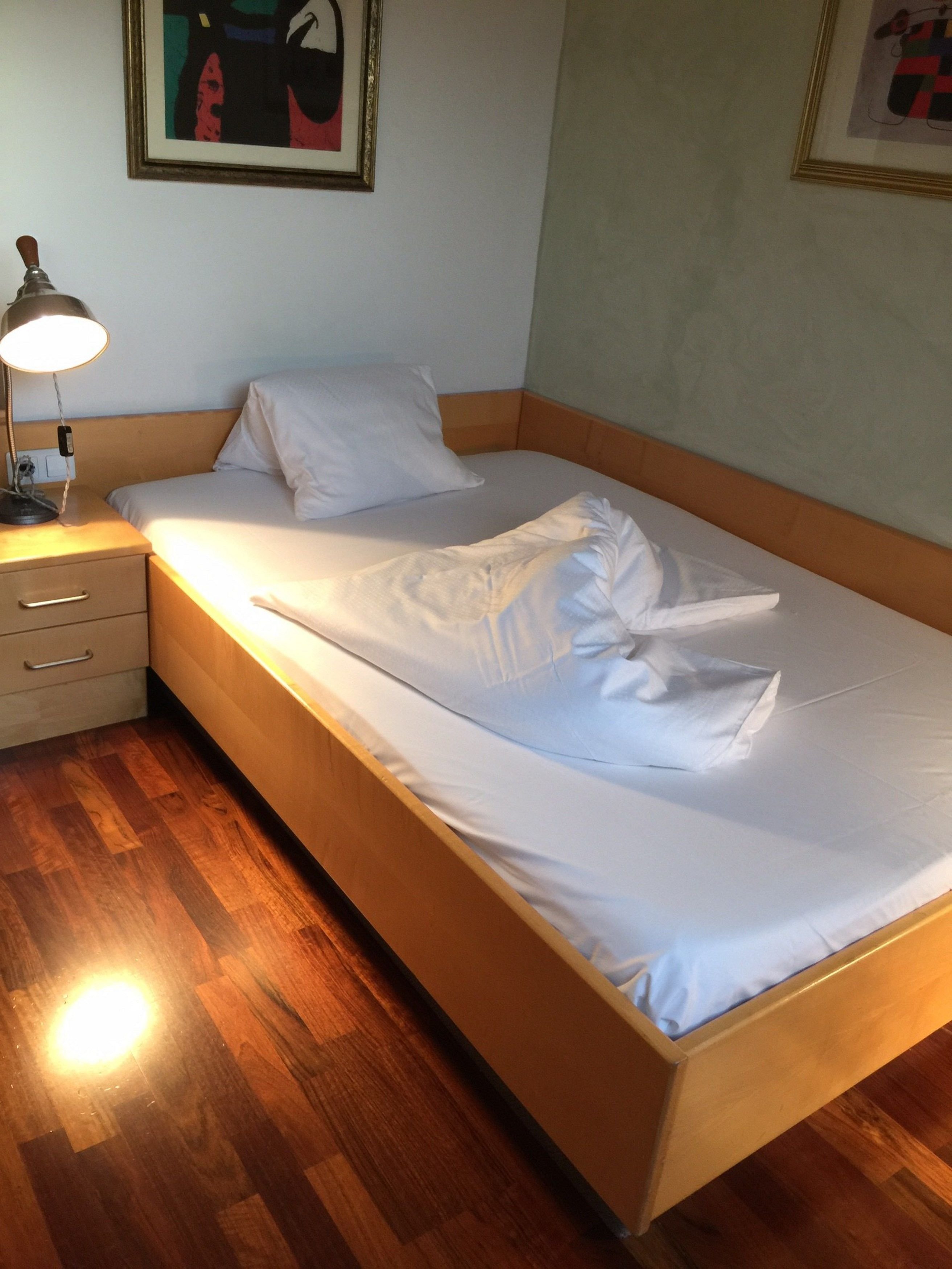 ROOM, SINGLE, ATTIC