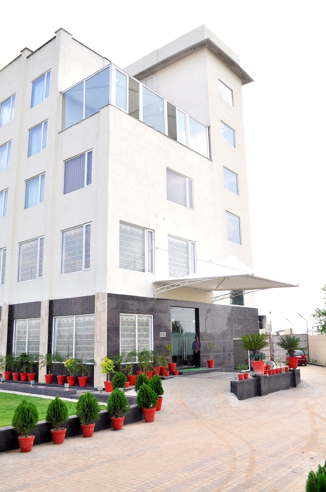 Hotel The Royal Bharti 31/38