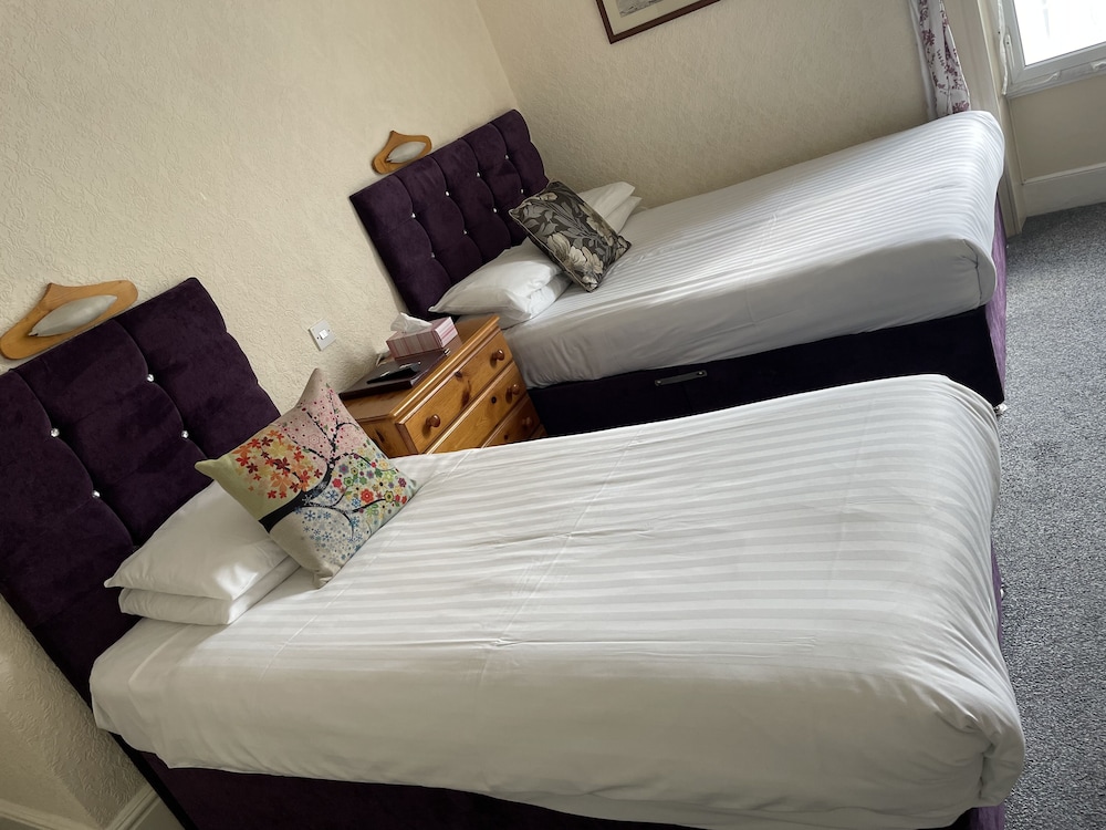 OYO Diamonds Inn 28/70
