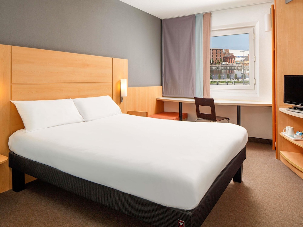 ROOM, TWIN BEDS