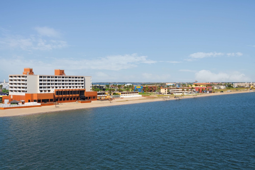 DoubleTree by Hilton Corpus Christi Beachfront 7/41