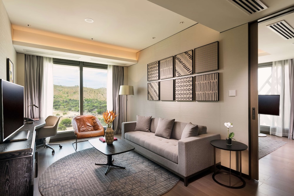 Hilton Port Moresby Papua New Guinea 36/78