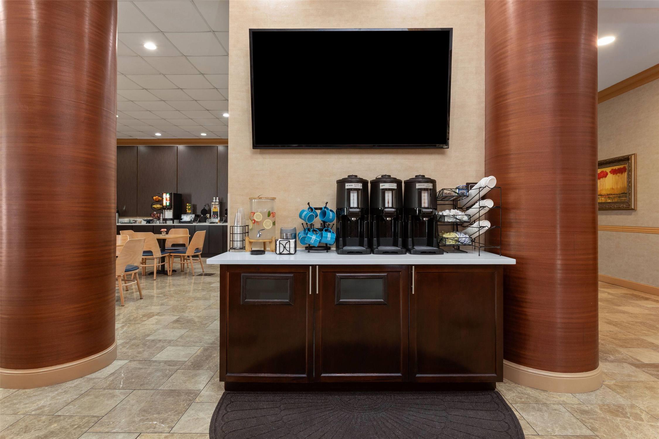 Hawthorn Suites by Wyndham West Palm Beach 47/53