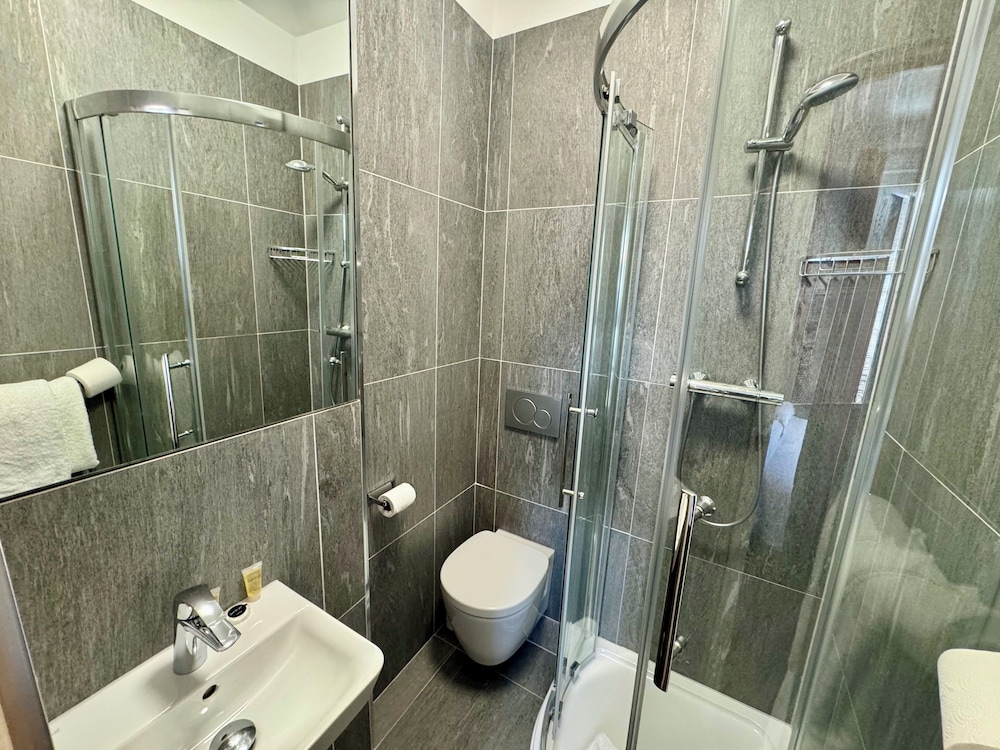 Brentwood Guest House Hotel 43/50
