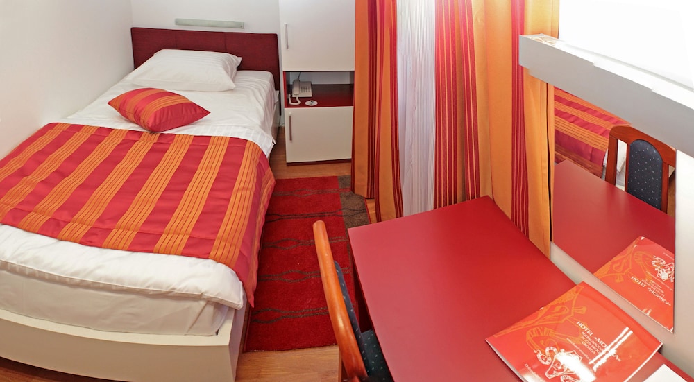 Hotel Monika 3/73