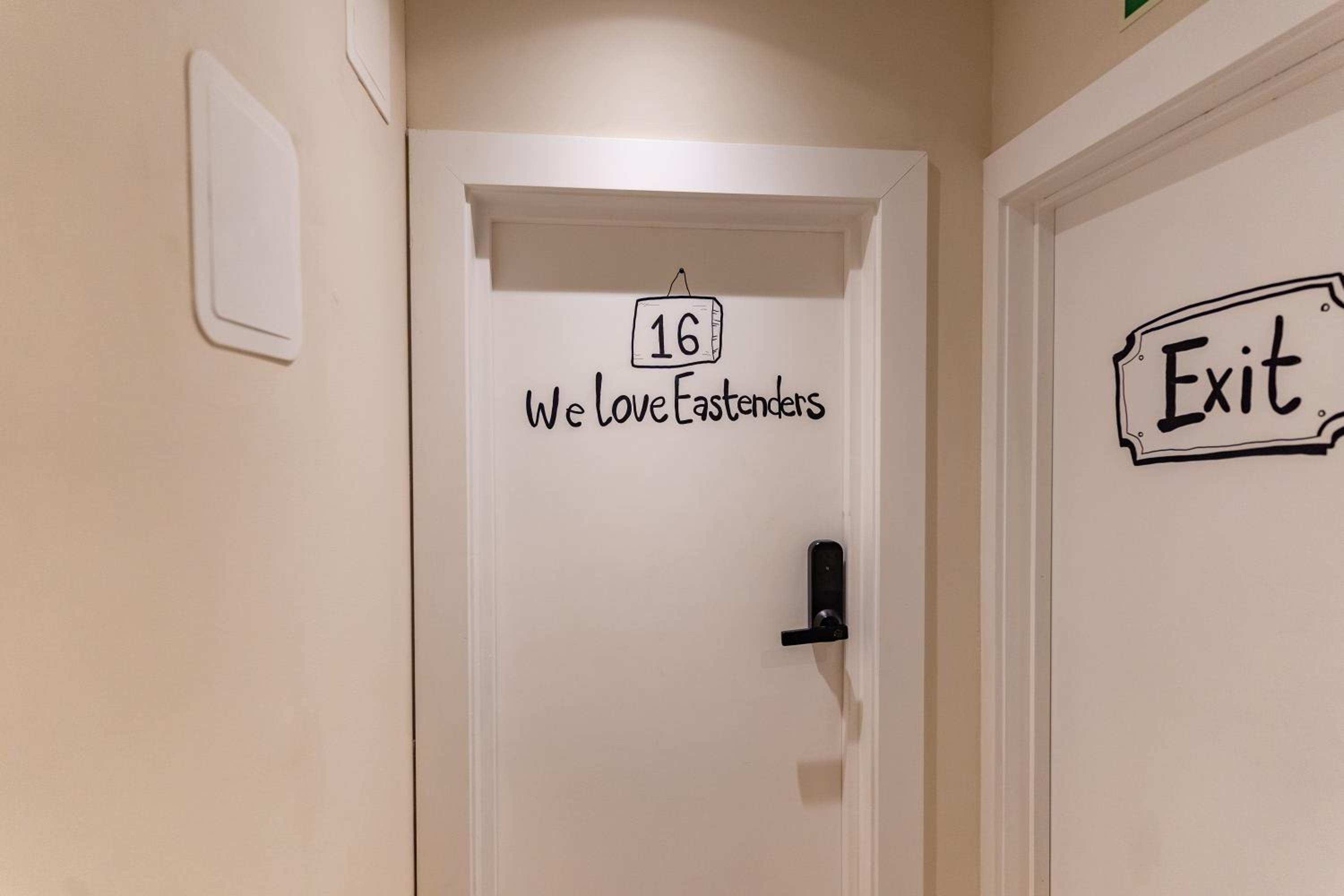 Hostelle - women only hostel London 6/26