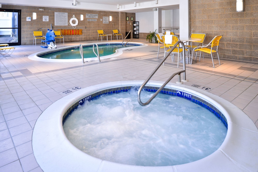 Fairfield Inn Amp Suites By Marriott Rochester West Greece 24/50