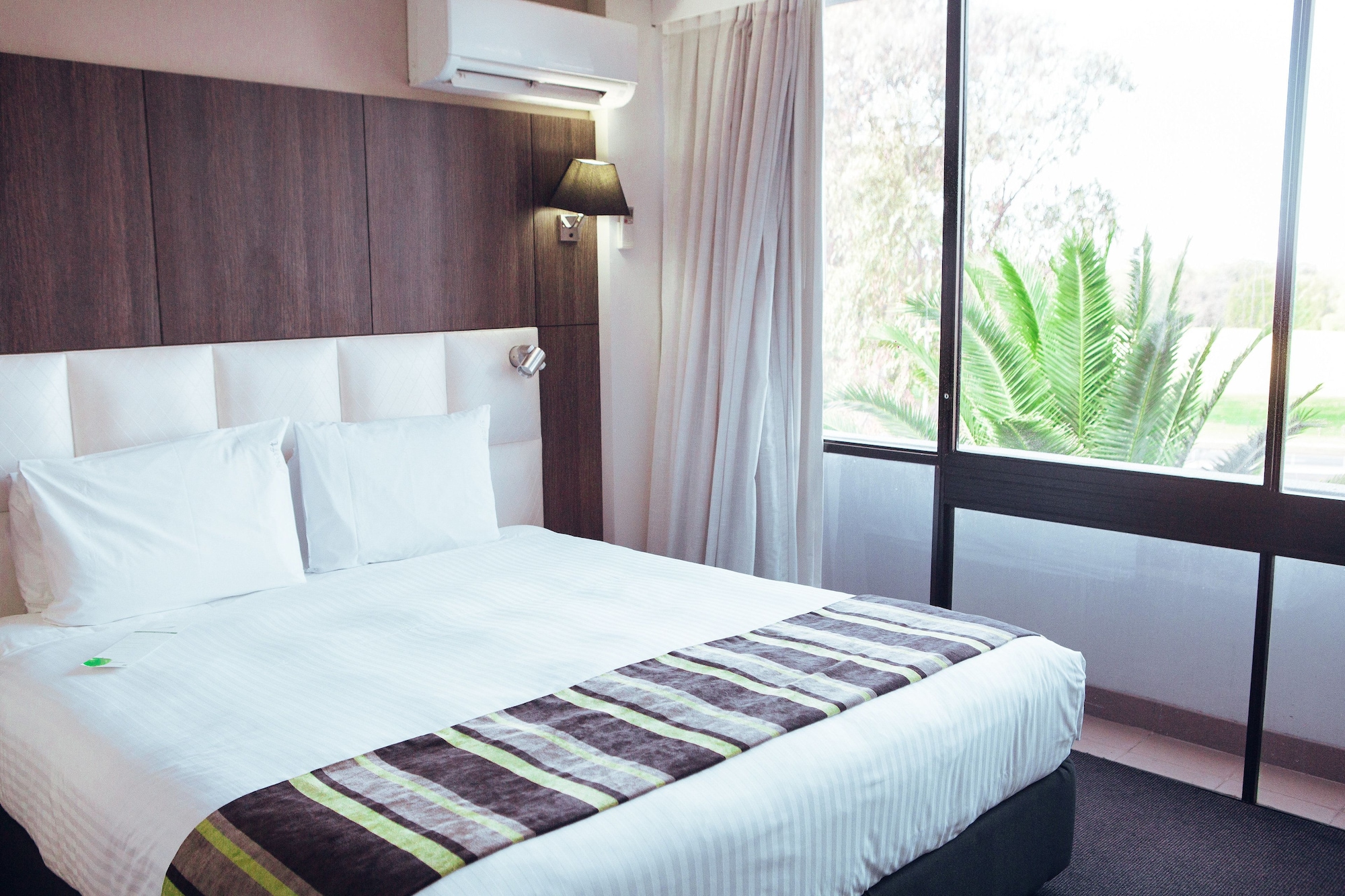 Suite, King Bed, Balcony