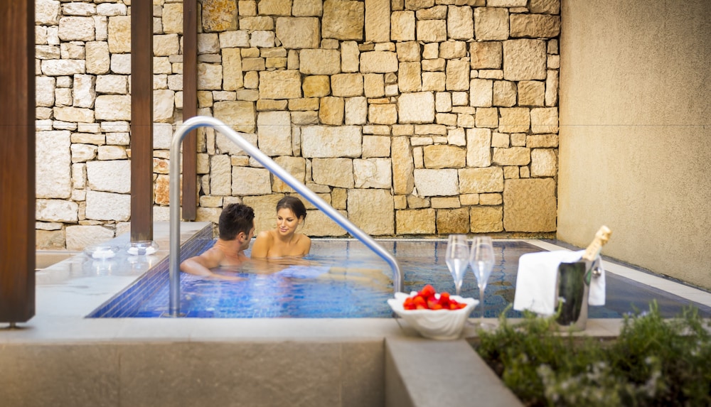 swimming pool spa