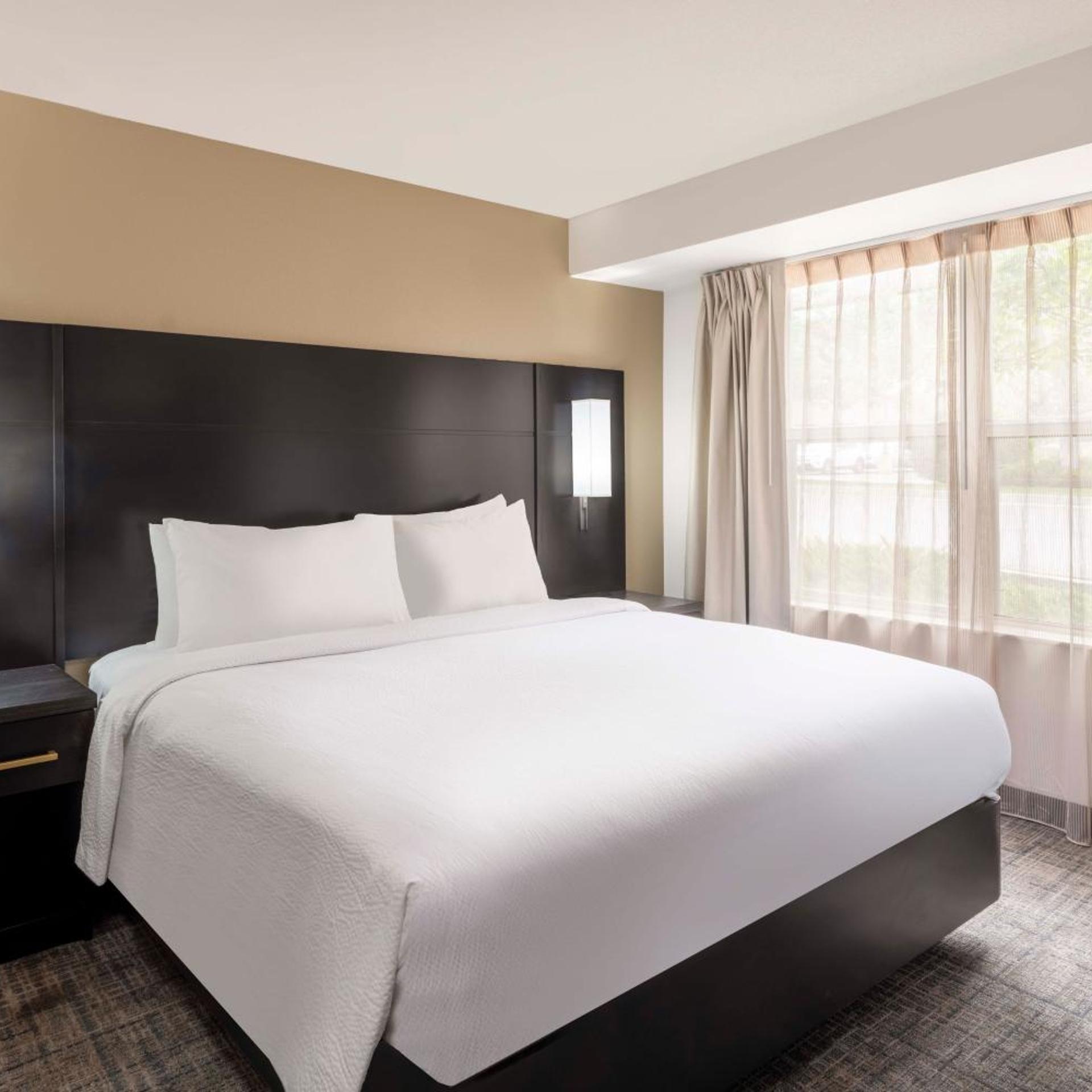 1 Bedroom, 2 Rooms, Suite, King Bed, Sofa