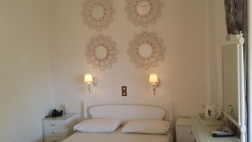 Rachel Hotel 12/36