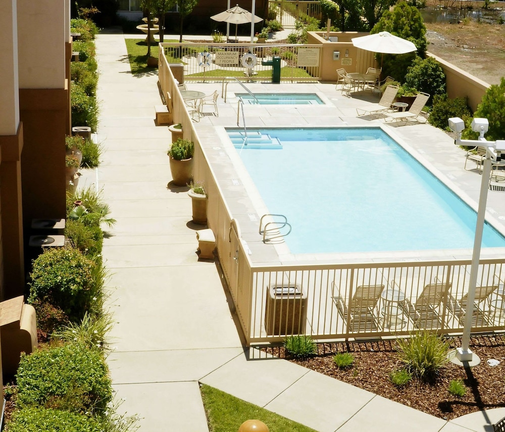 Hampton Inn Suites Redding Ca 24/55
